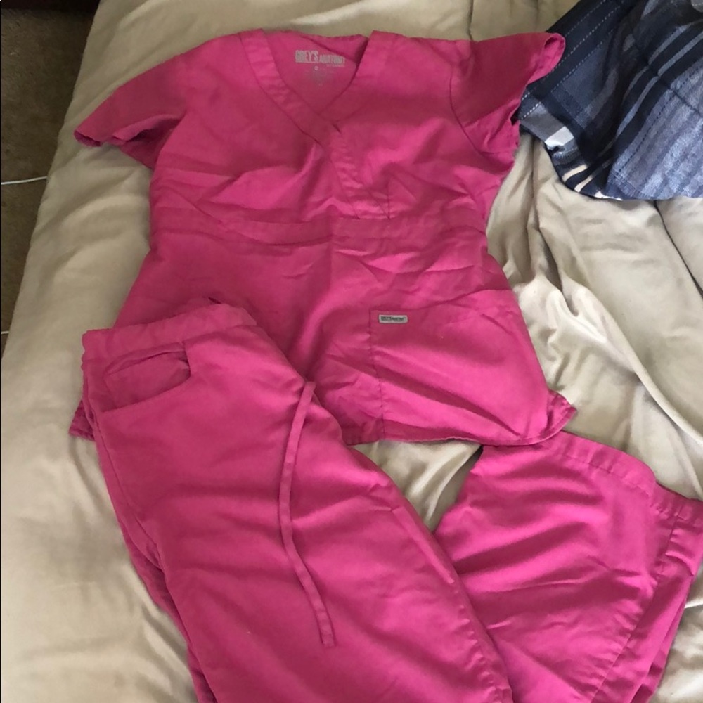 medium pink greys anatomy scrub set